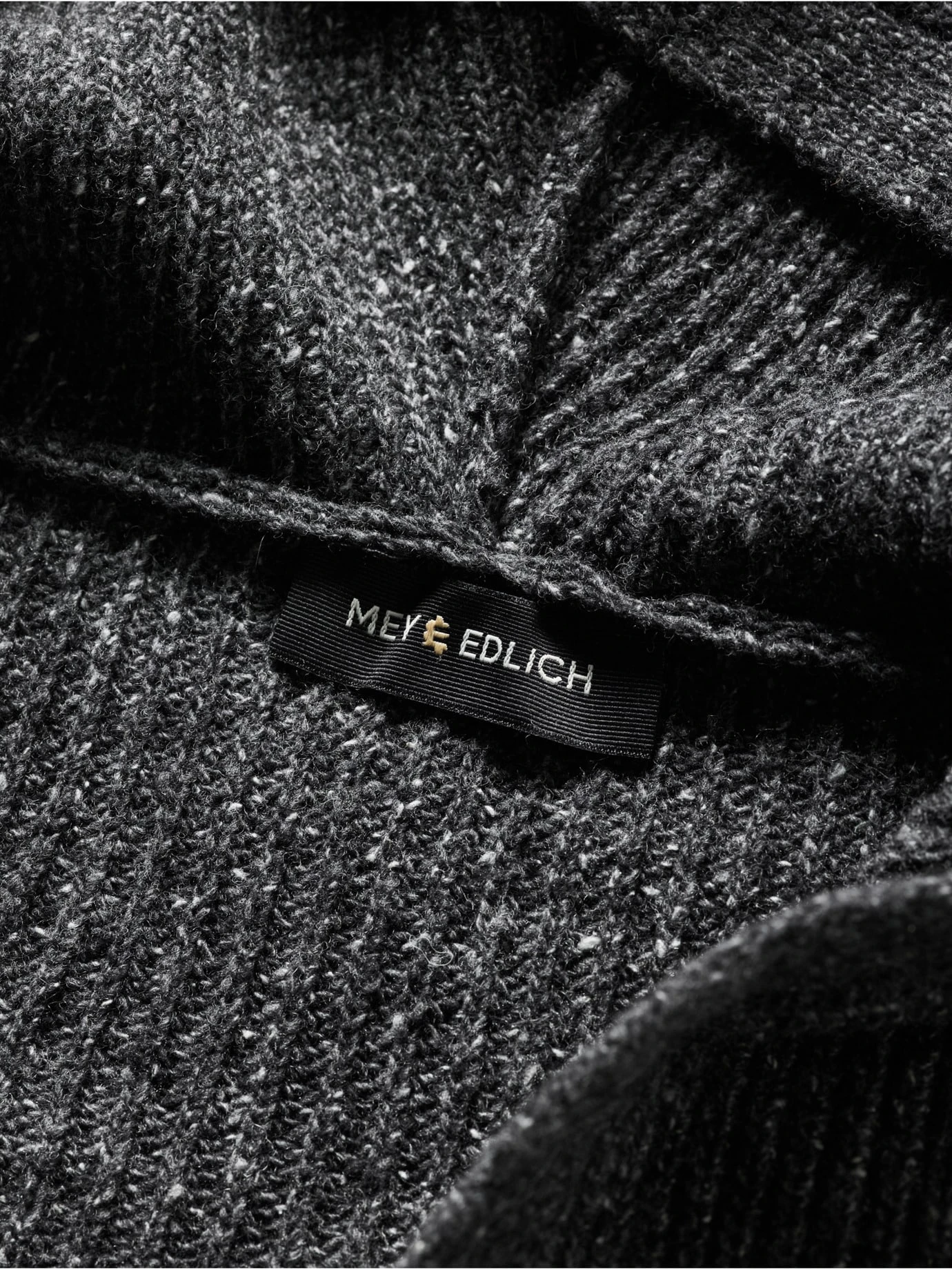 A-kind-of-magic-Mantel 12 A-kind-of-magic-Mantel – Bild 12