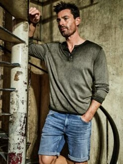 Geschnittene Jeansshorts -Kleidung Verkauf EC24 6474 DD