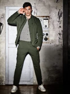 Gefährten-Sneaker 14 Gefährten-Sneaker -Kleidung Verkauf EC25 6621 DF